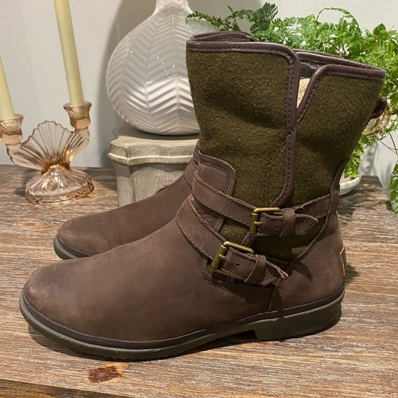 Authentic UGG Simmons Waterproof Boots 🥾 Women's 11 - Picture 7 of 11